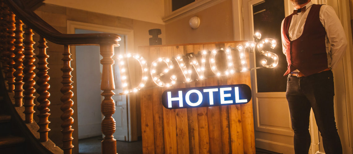 hotelpage-hotel-dewars willkommen-man-herzlich