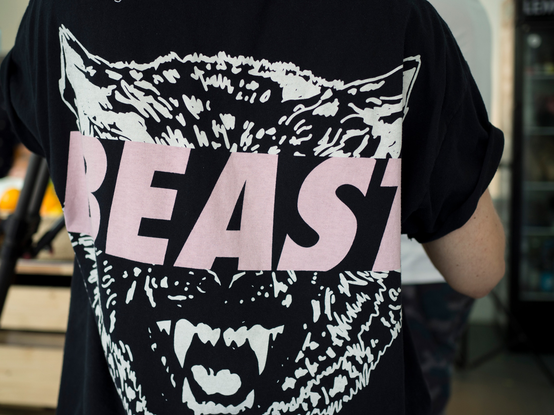 beast-tshirt-arm schwarz-pink